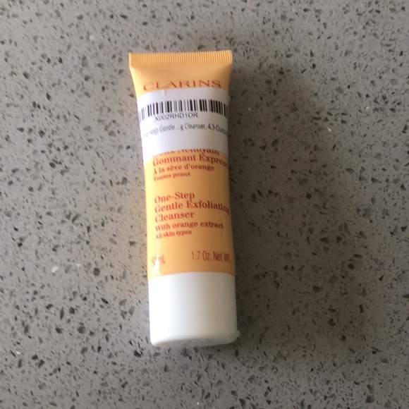 ClARINS ONE -STEP GENTLE EXFOLIATING WITH ORANGE - Picture 2 of 2